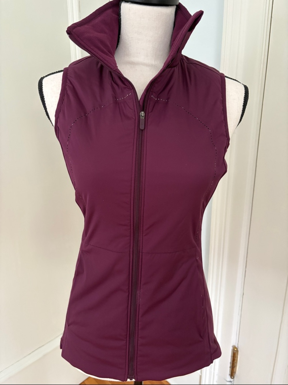 lululemon athletica Sleeveless Zip Vest in Plum